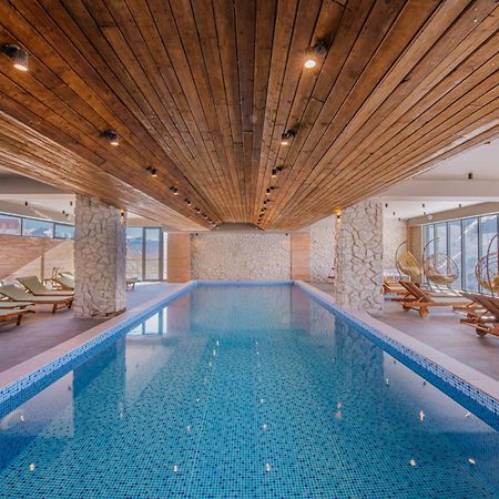 Gudauri Inn エクステリア 写真 The swimming pool at the hotel