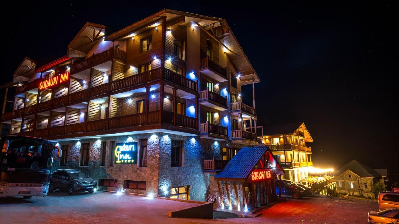 Gudauri Inn エクステリア 写真 Night view of the resort
