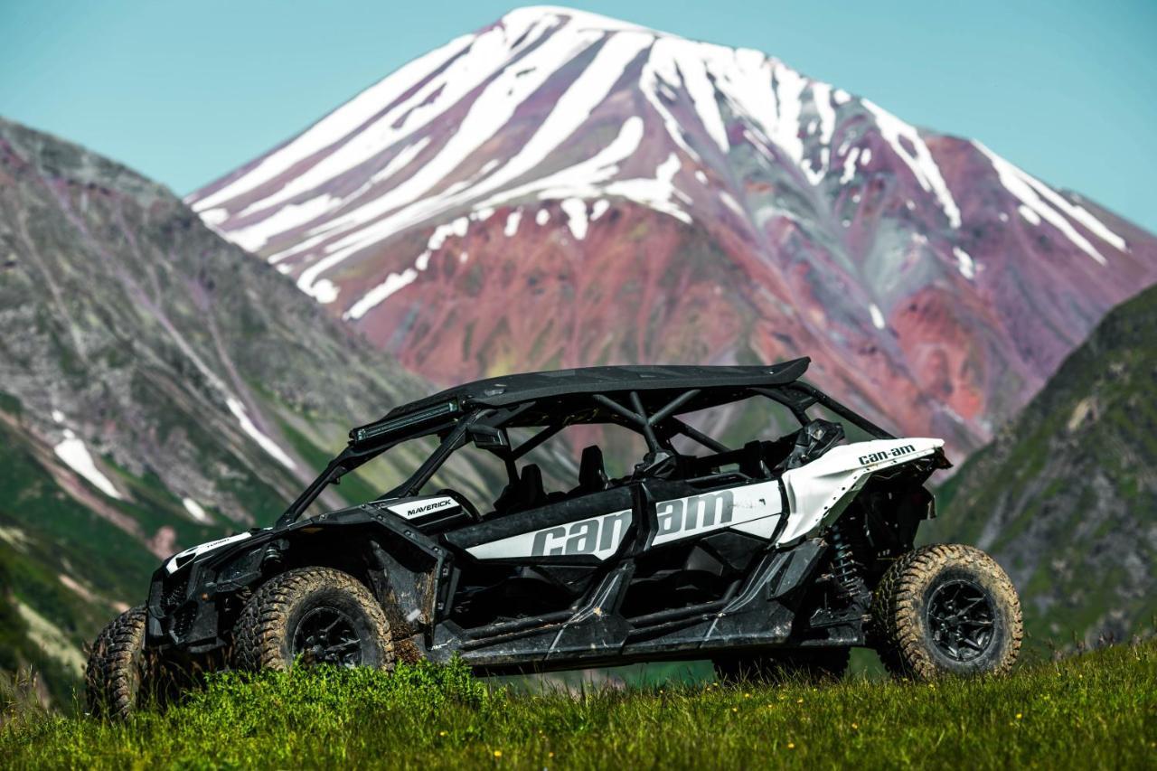 Gudauri Inn エクステリア 写真 2017 Can-Am Maverick X4
