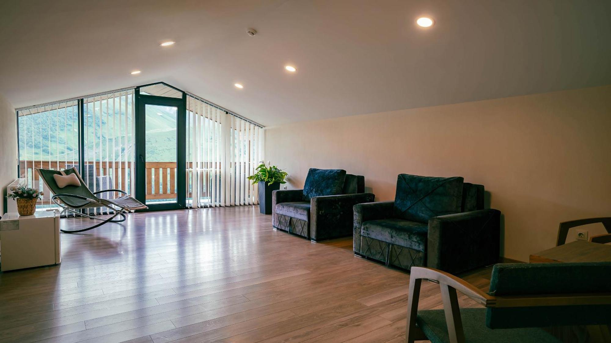 Gudauri Inn 部屋 写真 The interior of the house