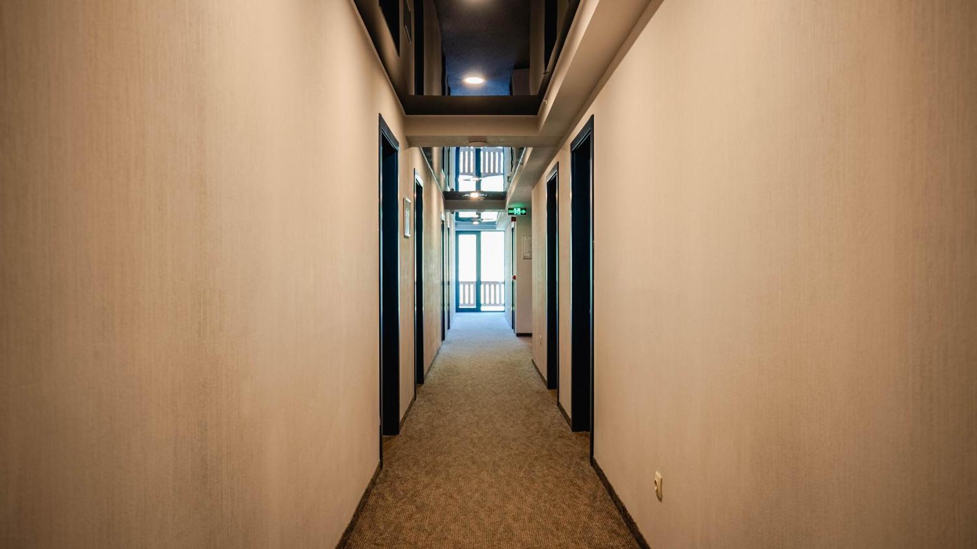 Gudauri Inn エクステリア 写真 A typical corridor