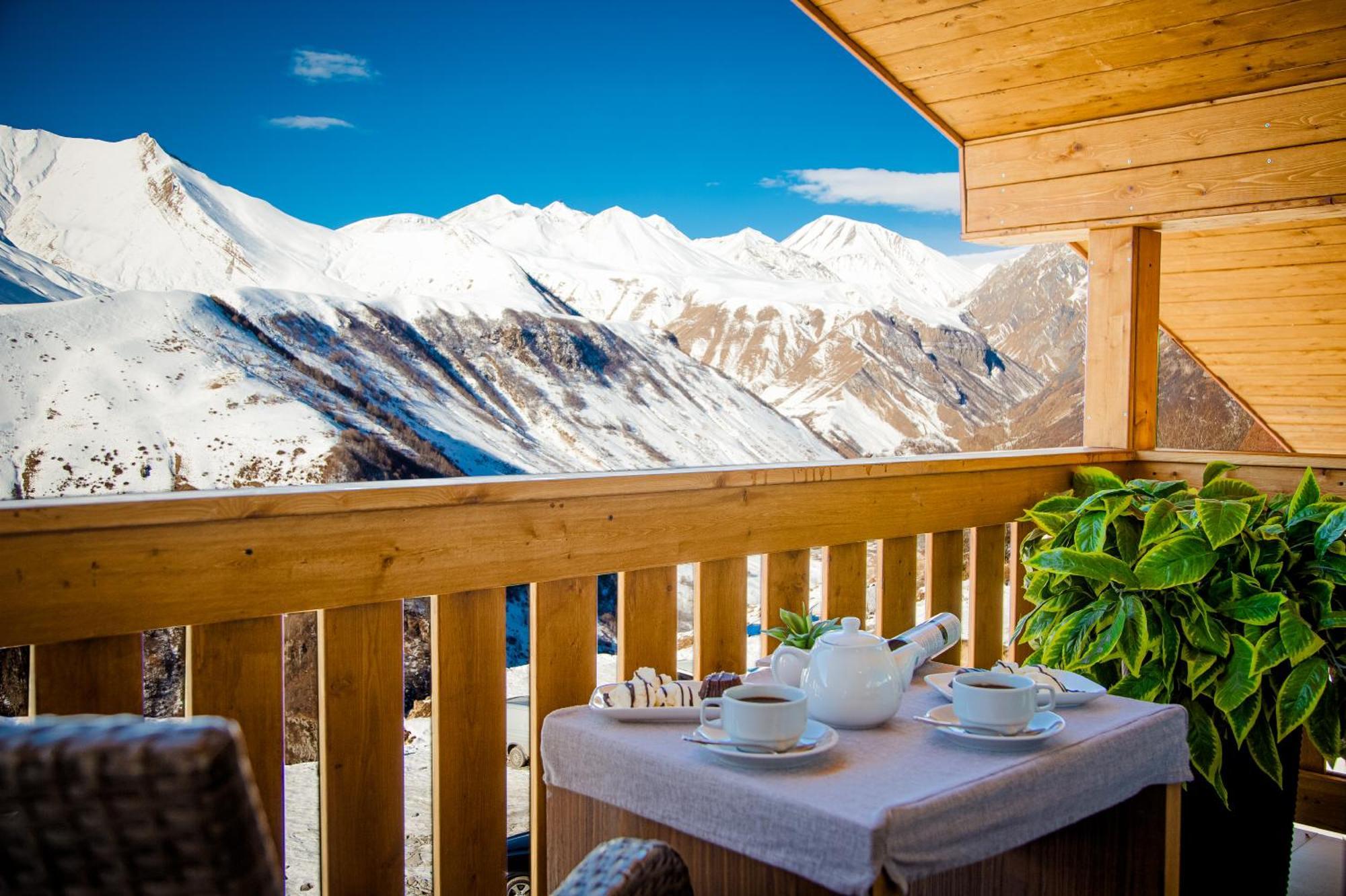 Gudauri Inn エクステリア 写真 View from the balcony of the hotel