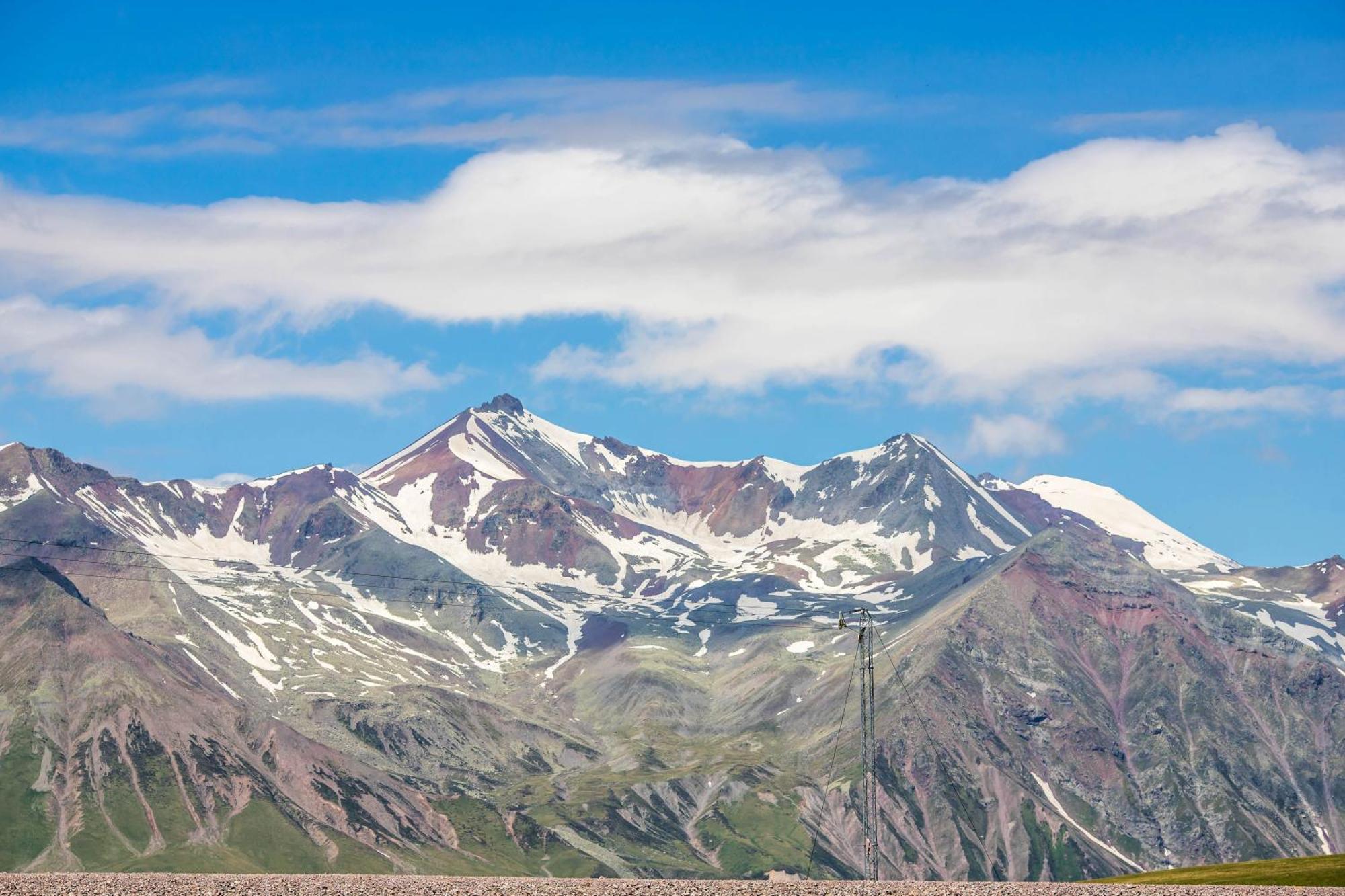 Gudauri Inn エクステリア 写真 The group seen from the west