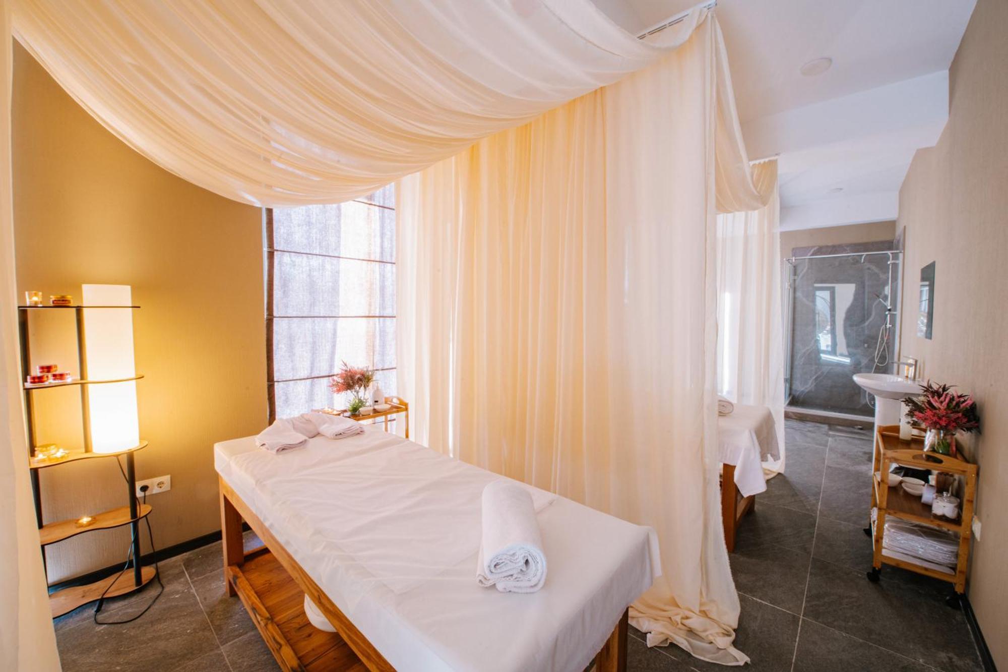 Gudauri Inn エクステリア 写真 A massage bed