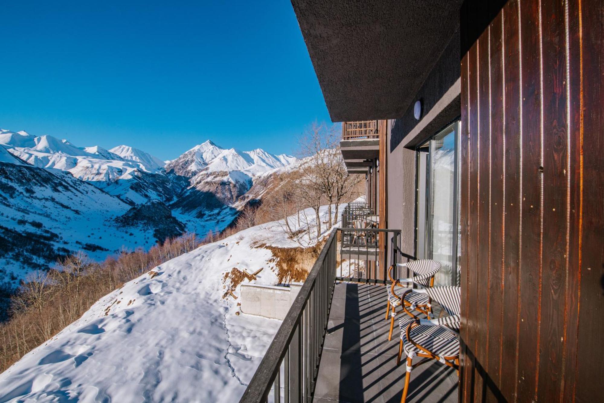 Gudauri Inn 部屋 写真 View from the balcony of the hotel